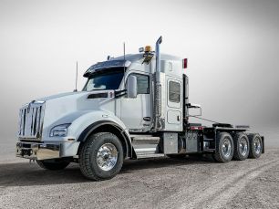 Photo of a 2023 Kenworth T880