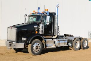 Photo of a 2017 Kenworth T800
