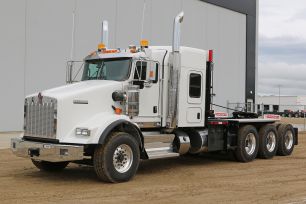 Photo of a 2021 Kenworth T800