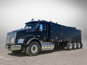 Photo of a 2023 Kenworth T880