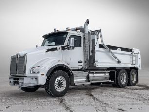 Photo of a 2024 Kenworth T880