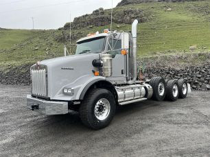 Photo of a 2024 Kenworth T800