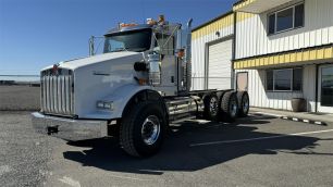 Photo of a 2025 Kenworth T800