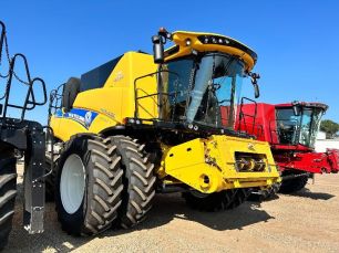 Photo of a 2019 New Holland CR8.90 REVELATION