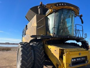 Photo of a 2018 New Holland CR8.90