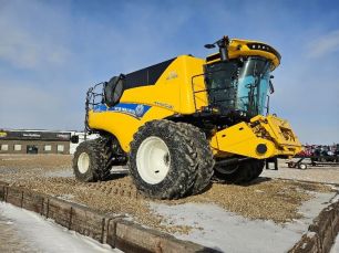 Photo of a 2023 New Holland CR980