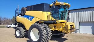 Photo of a 2008 New Holland CR9070