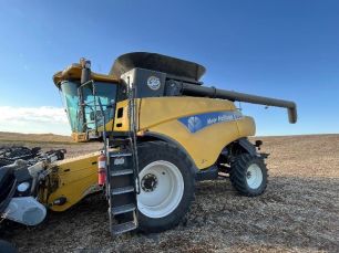 Photo of a 2009 New Holland CR9070
