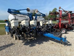 Photo of a 2011 Kinze 3200