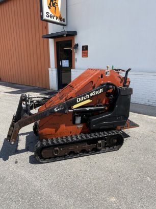 Photo of a 2006 Ditch Witch SK650 with good tracks, serviced and strong turbo engine. 