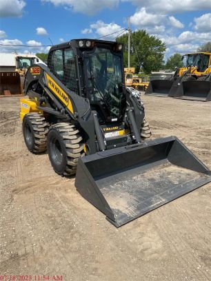 Photo of a 2023 New Holland L328