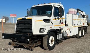 Photo of a 2014 Freightliner 108SD