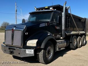 Photo of a 2017 Kenworth T880