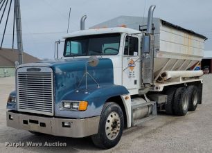 Photo of a 1999 Freightliner FLD