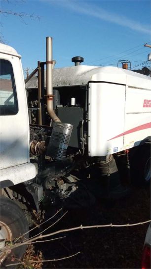 Photo of a 2008 Nissan UD3000