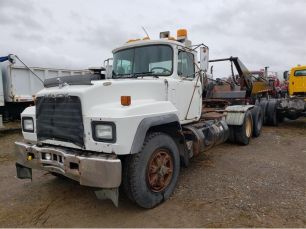 Photo of a 1997 Mack RD688S