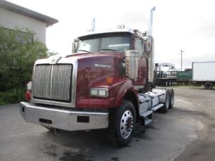 Photo of a 2016 Western Star 4900