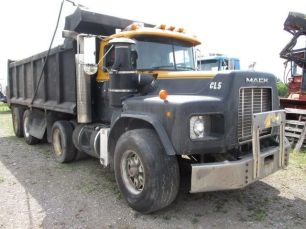 Photo of a 1998 Mack RB688S