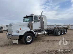 Photo of a 2005 Western Star 4900