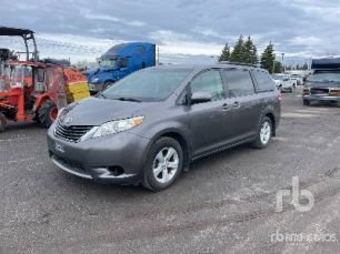 Photo of a 2011 Toyota SIENNA