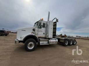 Photo of a 2021 Kenworth T800