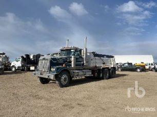 Photo of a 2000 Western Star 4900
