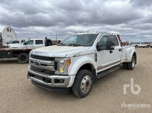 Photo of a 2017 Ford F-450