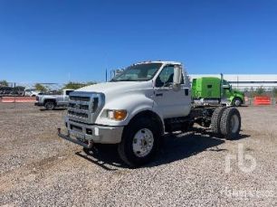 Photo of a 2005 Ford F-750