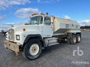 Photo of a 1991 Mack RD690S