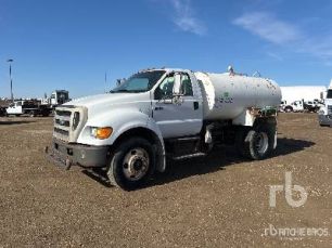 Photo of a 2004 Ford F-750
