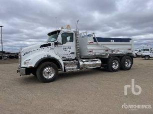 Photo of a 2015 Kenworth T880