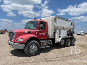 Photo of a 2005 Freightliner M2112