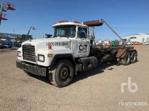 Photo of a 2000 Mack RB688S