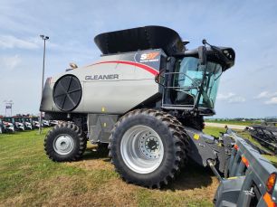 Photo of a 2021 Gleaner S97