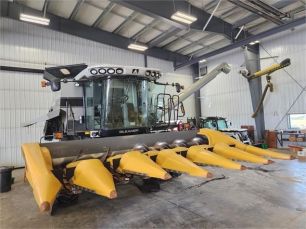 Photo of a 2009 Gleaner 3000