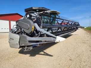 Photo of a 2009 Gleaner 8200-35