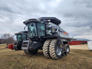 Photo of a 2010 Gleaner R76