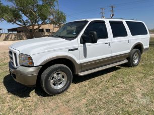 Photo of a 2005 Ford EXCURSION 4WD SUV