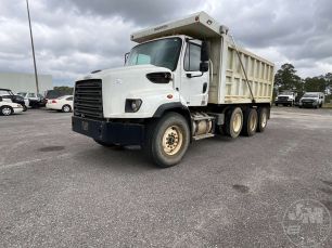 Photo of a 2015 Freightliner 114SD
