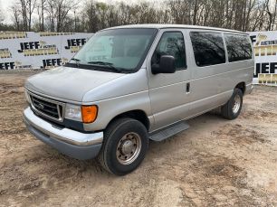 Photo of a 2003 Ford E-350