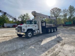 Photo of a 1999 Mack RD688S