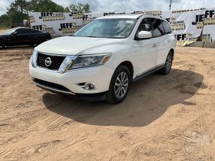 Photo of a 2013 Nissan PATHFINDER
