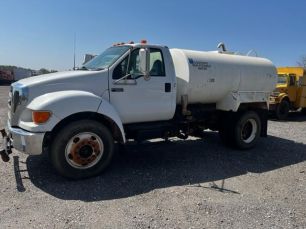 Photo of a 2006 Ford F650