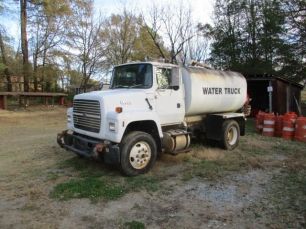 Photo of a 1993 Ford L8000