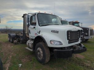 Photo of a 2006 Freightliner M2112