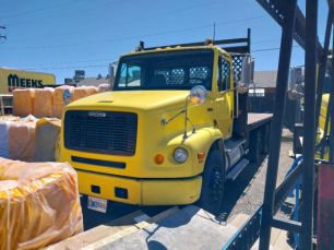 Photo of a 2000 Freightliner FL112