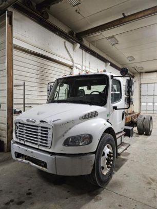 Photo of a 2006 Freightliner M2 106