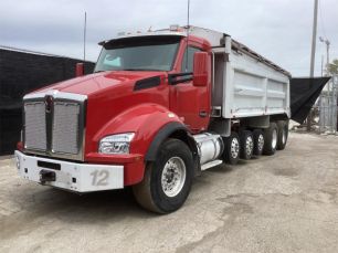 Photo of a 2017 Kenworth T880