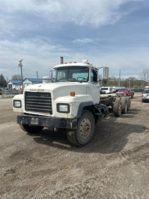 Photo of a 2003 Mack RD688S