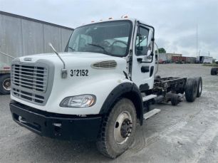 Photo of a 2014 Freightliner M2112